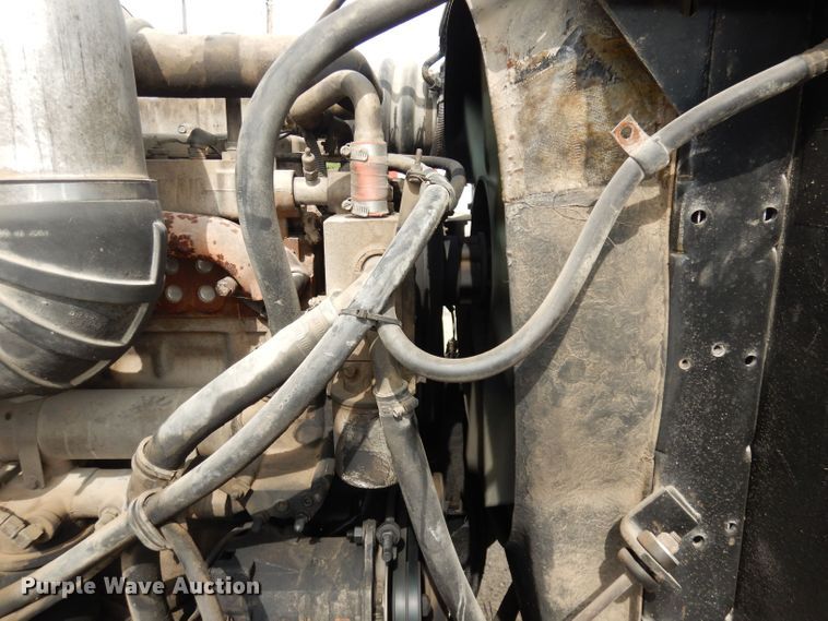 image for item DT9808 1990 International 9300  semi truck