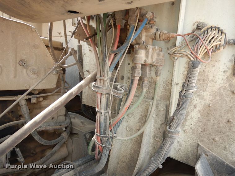 image for item DT9808 1990 International 9300  semi truck