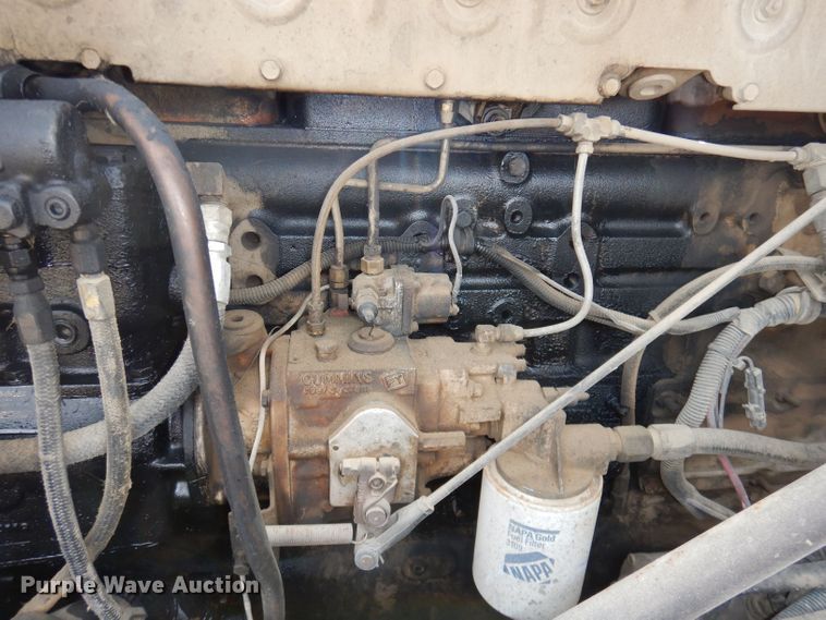 image for item DT9808 1990 International 9300  semi truck