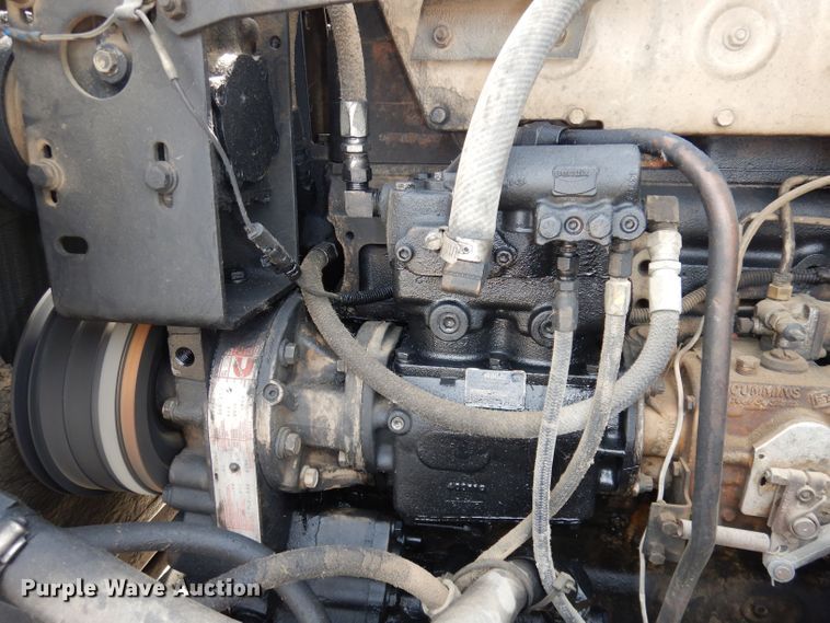 image for item DT9808 1990 International 9300  semi truck