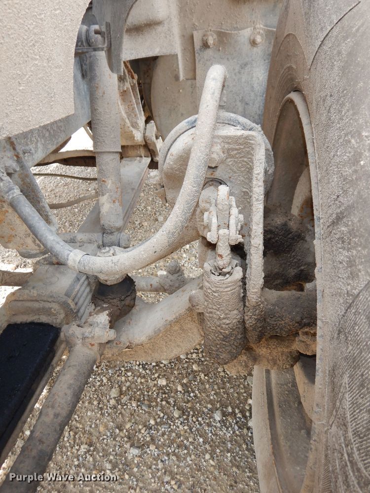 image for item DT9808 1990 International 9300  semi truck