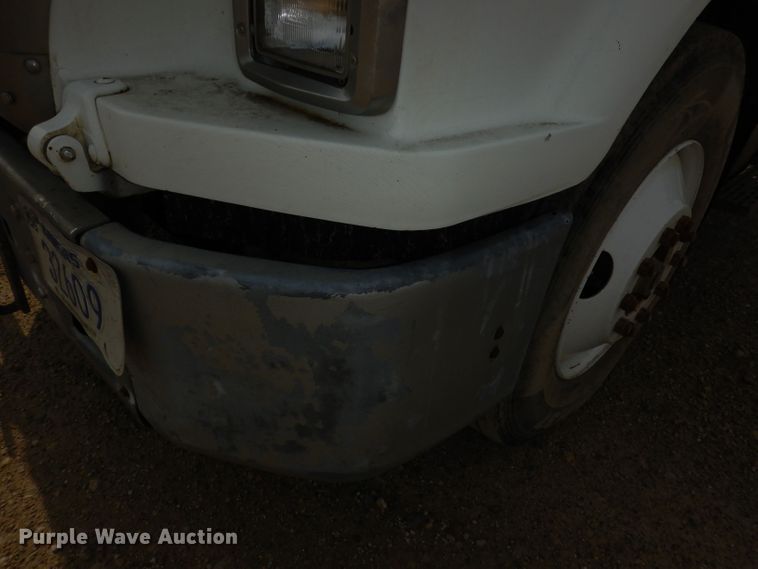 image for item DT9808 1990 International 9300  semi truck