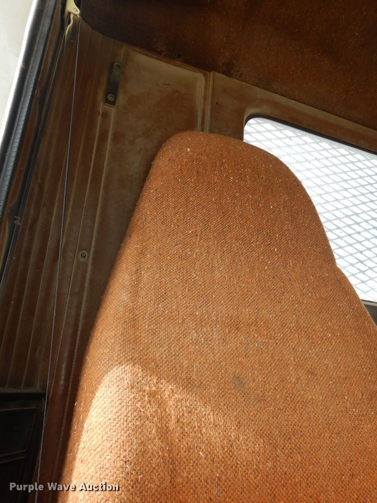 image for item DT9808 1990 International 9300  semi truck