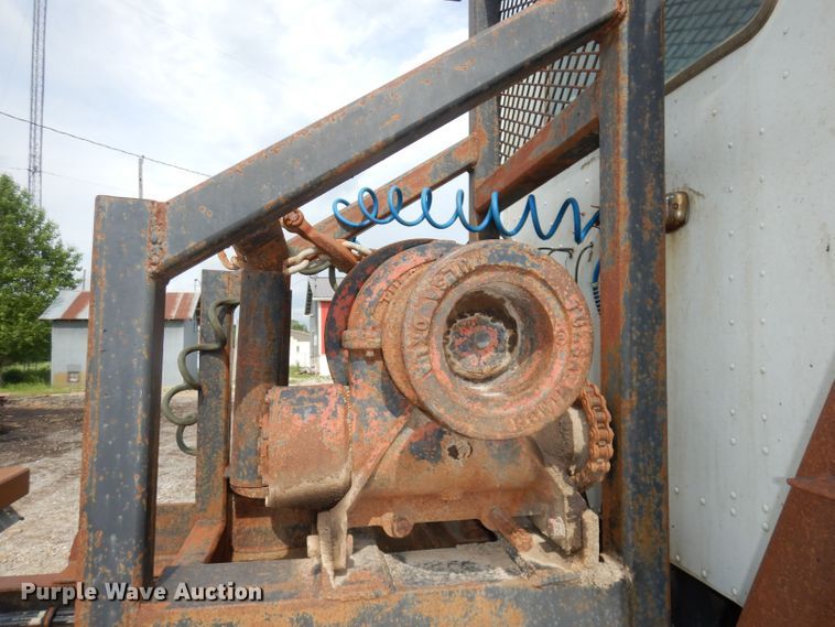 image for item DT9808 1990 International 9300  semi truck