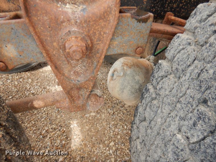 image for item DT9808 1990 International 9300  semi truck