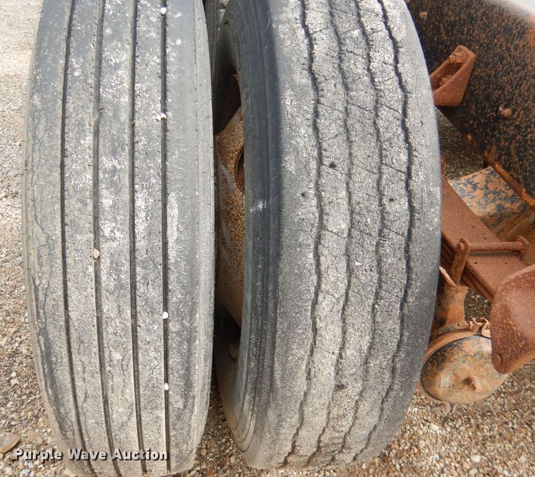 image for item DT9808 1990 International 9300  semi truck