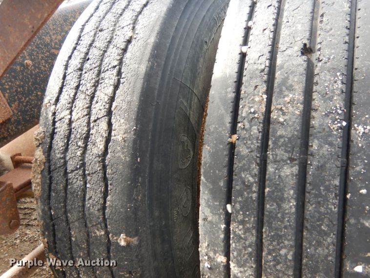 image for item DT9808 1990 International 9300  semi truck