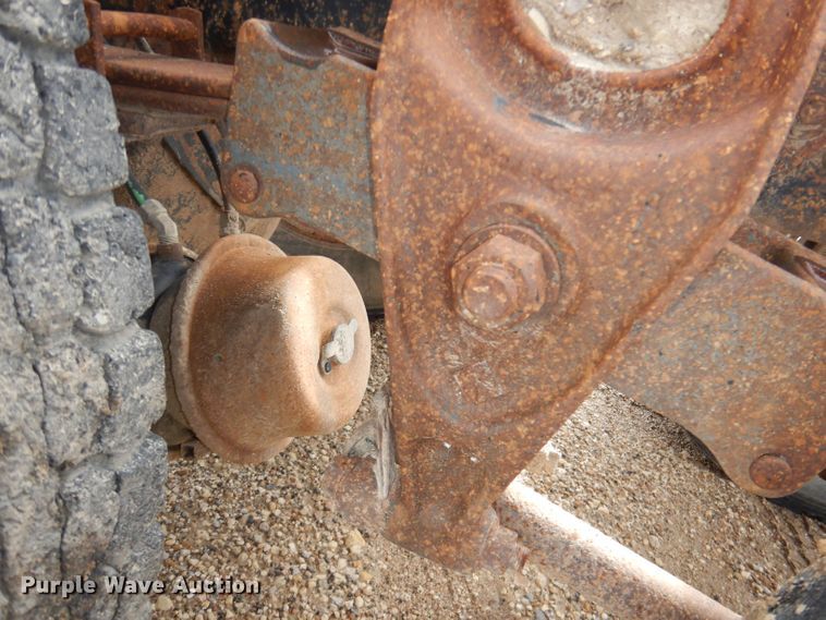 image for item DT9808 1990 International 9300  semi truck