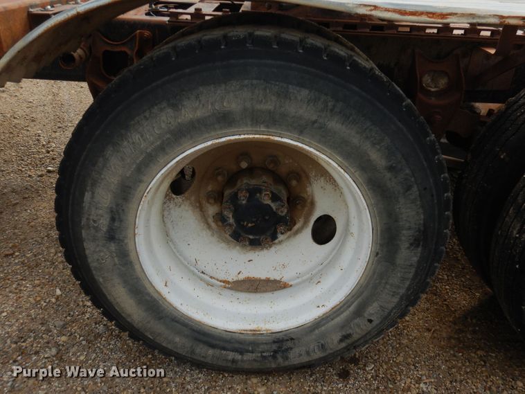 image for item DT9808 1990 International 9300  semi truck