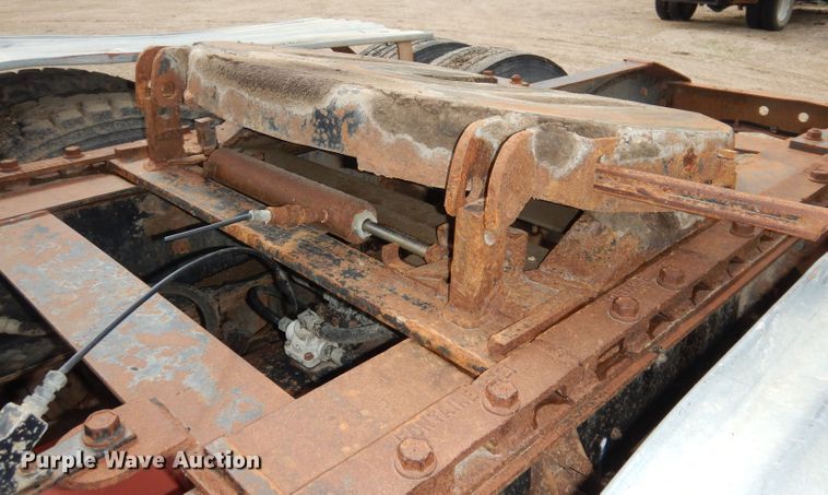 image for item DT9808 1990 International 9300  semi truck