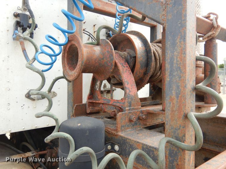 image for item DT9808 1990 International 9300  semi truck