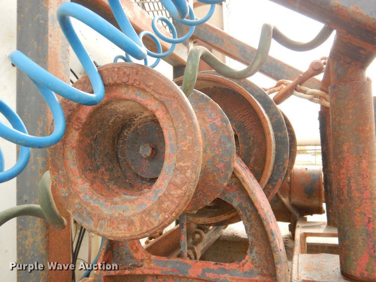 image for item DT9808 1990 International 9300  semi truck