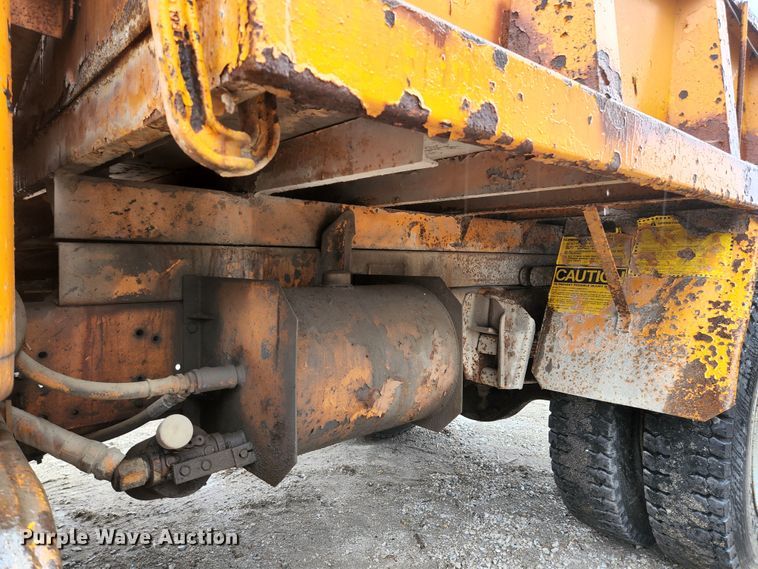 image for item HK9356 1982 International 1954  dump truck