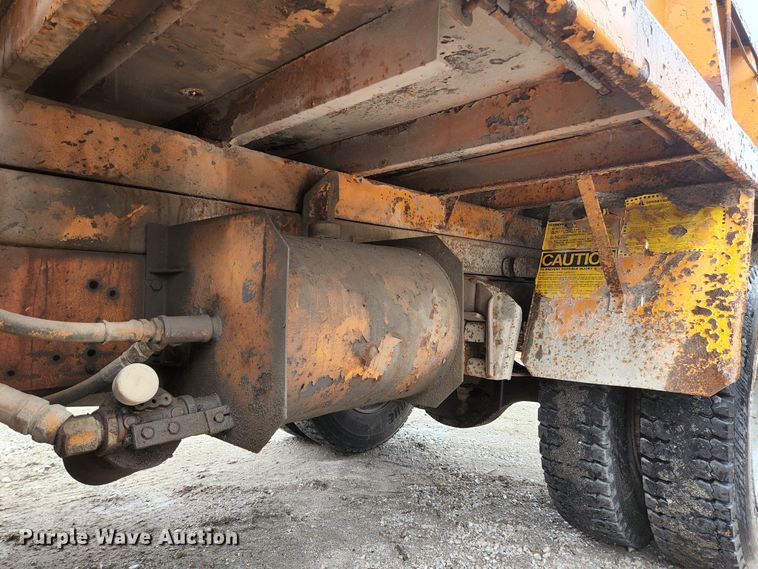 image for item HK9356 1982 International 1954  dump truck