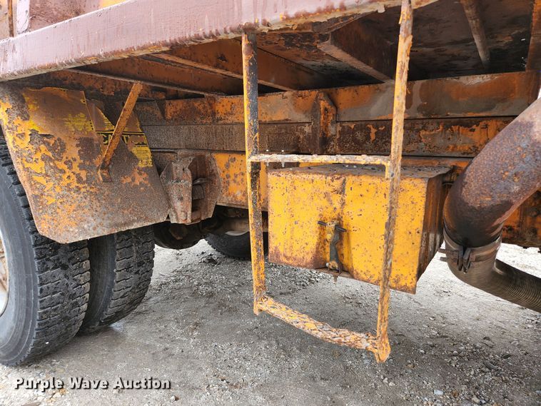 image for item HK9356 1982 International 1954  dump truck