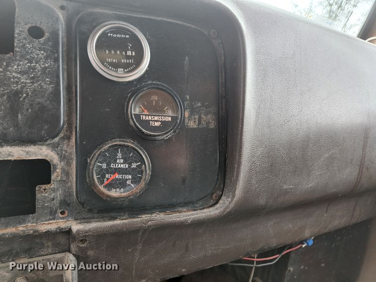 image for item HK9356 1982 International 1954  dump truck