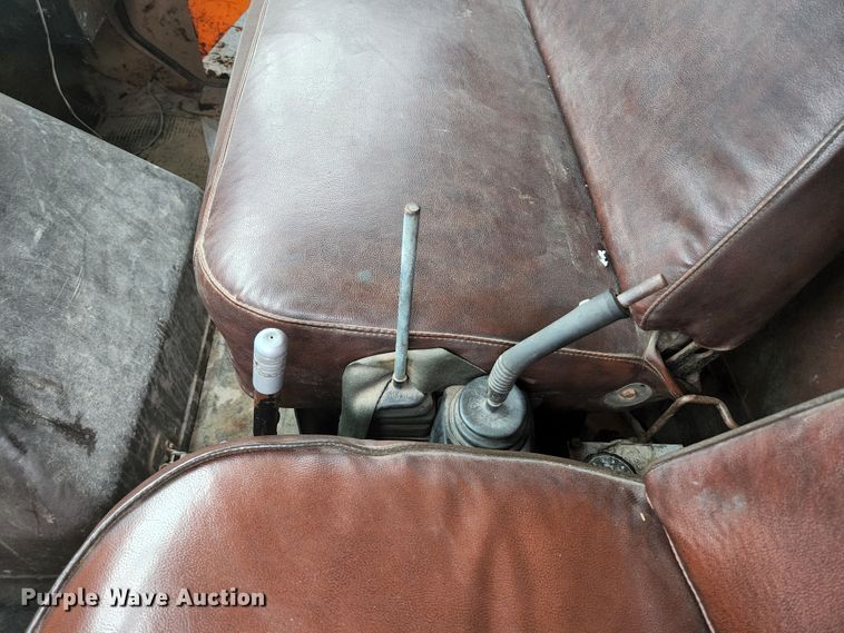 image for item HK9356 1982 International 1954  dump truck