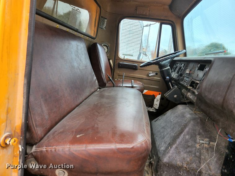 image for item HK9356 1982 International 1954  dump truck