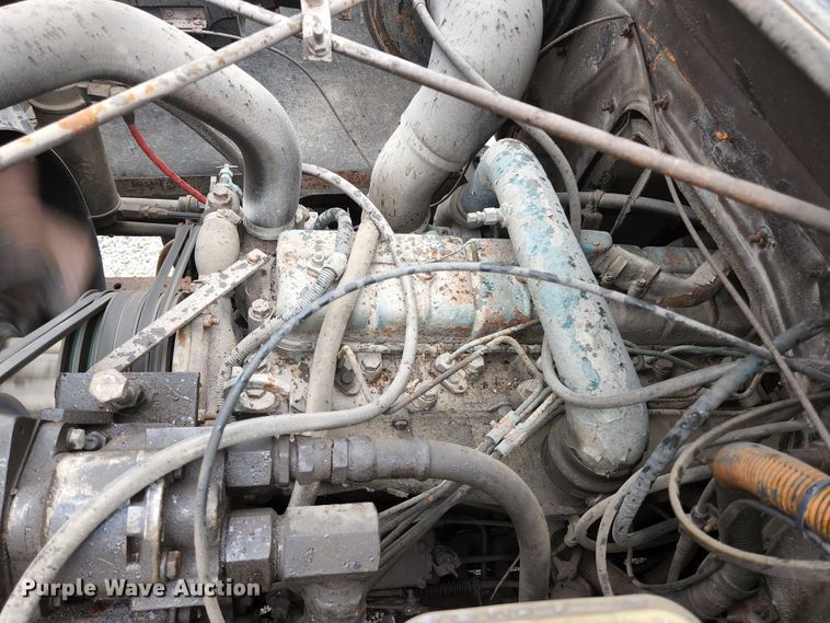 image for item HK9356 1982 International 1954  dump truck