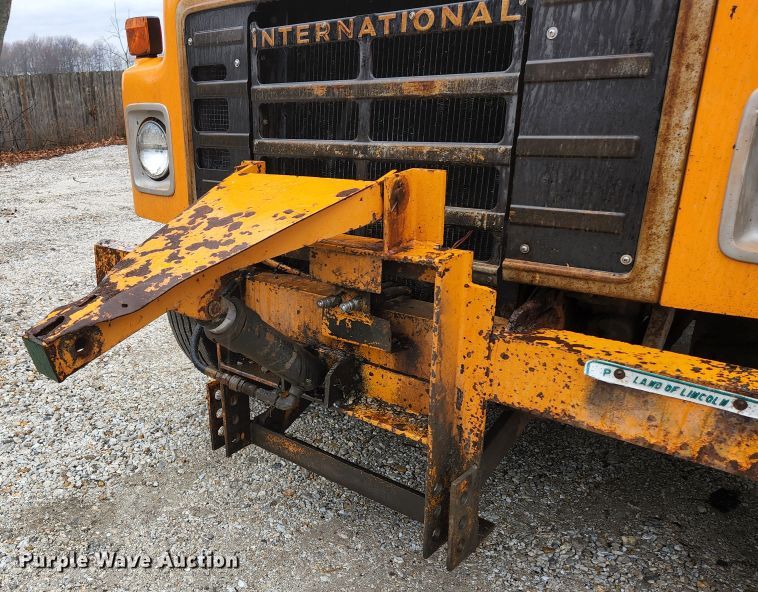 image for item HK9356 1982 International 1954  dump truck