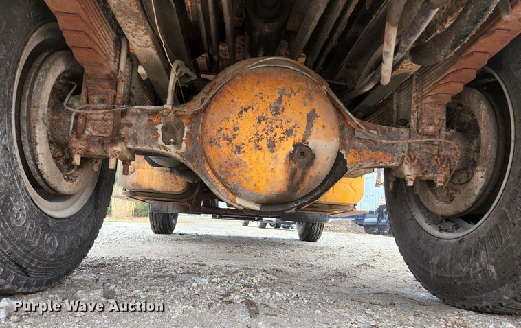 image for item HK9356 1982 International 1954  dump truck