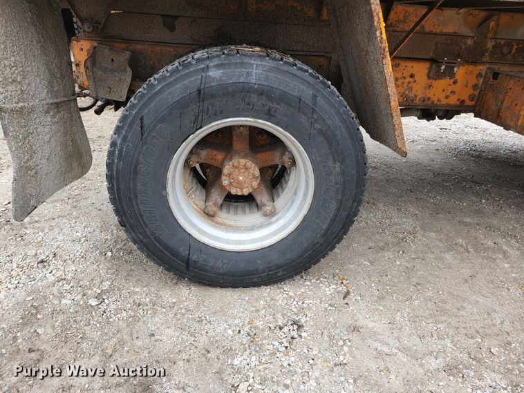 image for item HK9356 1982 International 1954  dump truck
