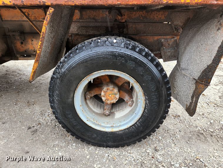 image for item HK9356 1982 International 1954  dump truck