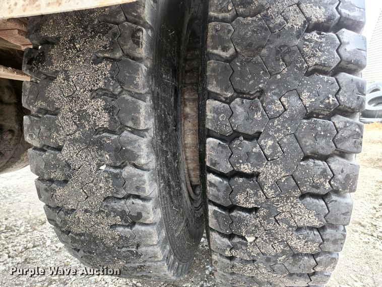 image for item HK9356 1982 International 1954  dump truck