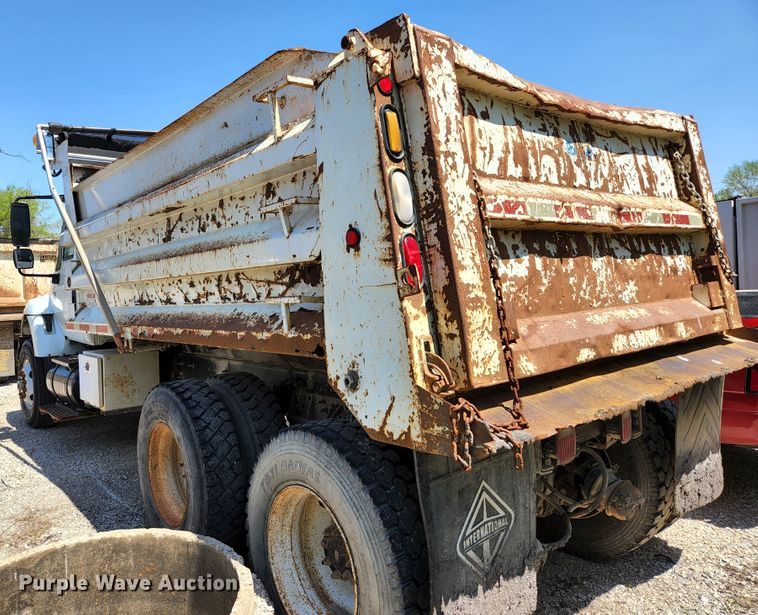 image for item HV9615 2003 International 7400  dump truck