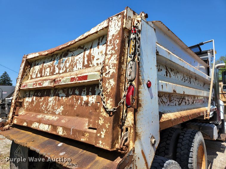 image for item HV9615 2003 International 7400  dump truck