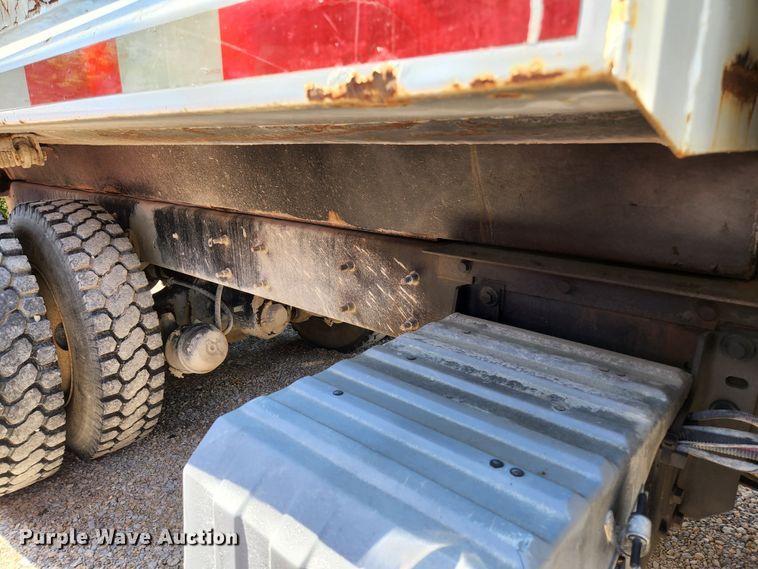 image for item HV9615 2003 International 7400  dump truck