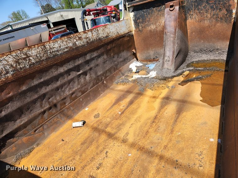 image for item HV9615 2003 International 7400  dump truck