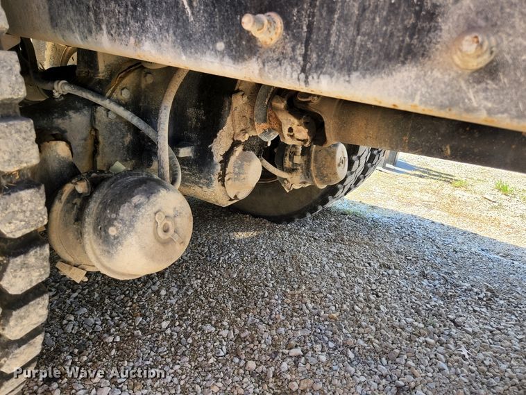 image for item HV9615 2003 International 7400  dump truck