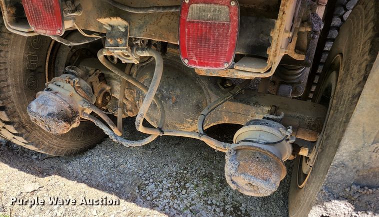 image for item HV9615 2003 International 7400  dump truck