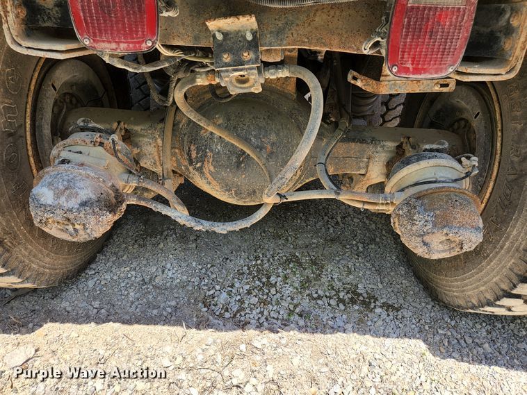 image for item HV9615 2003 International 7400  dump truck