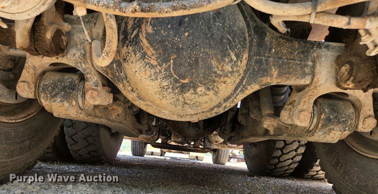 image for item HV9615 2003 International 7400  dump truck