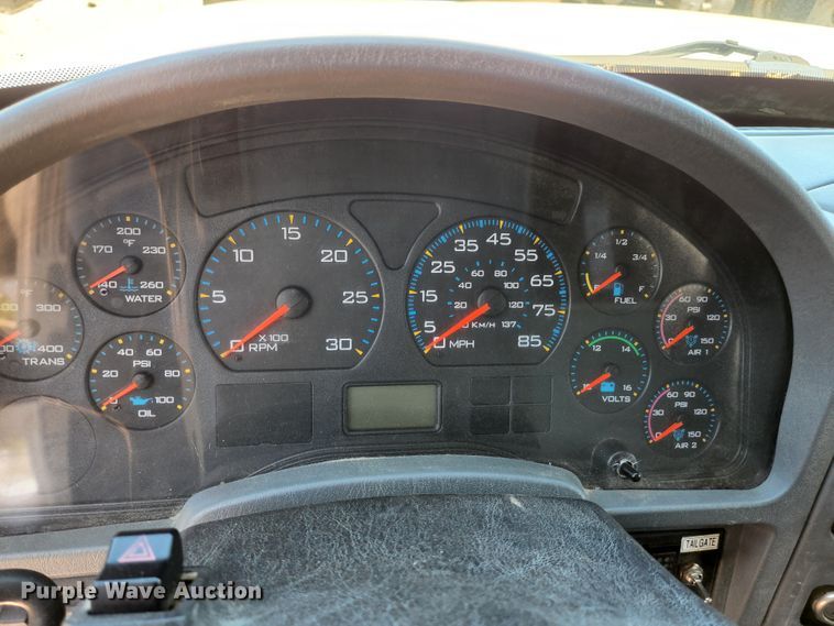 image for item HV9615 2003 International 7400  dump truck