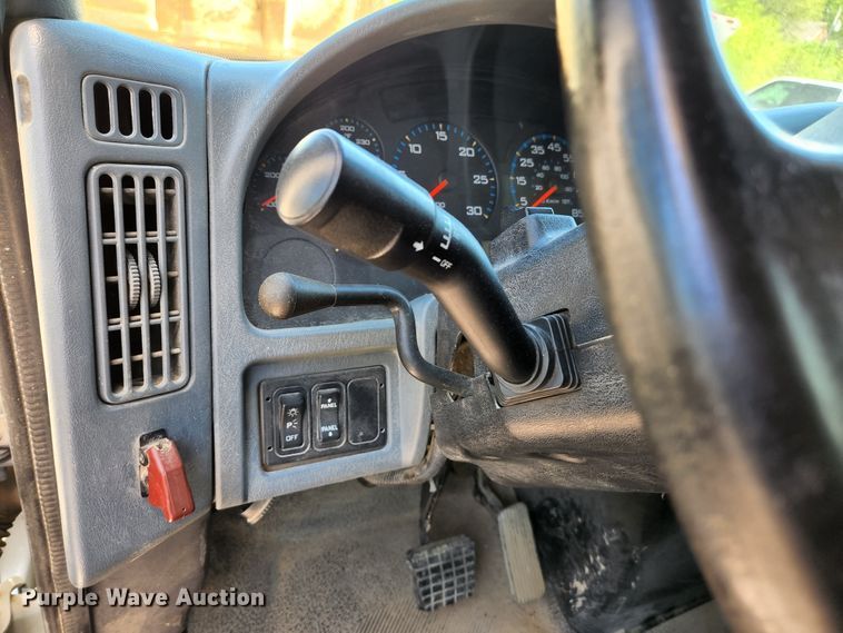 image for item HV9615 2003 International 7400  dump truck