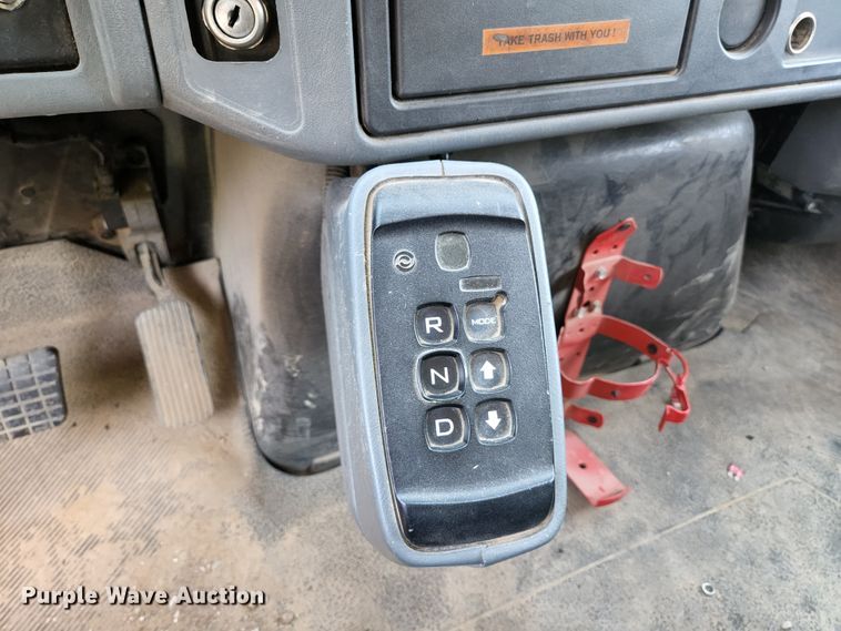 image for item HV9615 2003 International 7400  dump truck