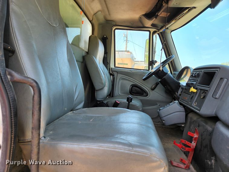 image for item HV9615 2003 International 7400  dump truck