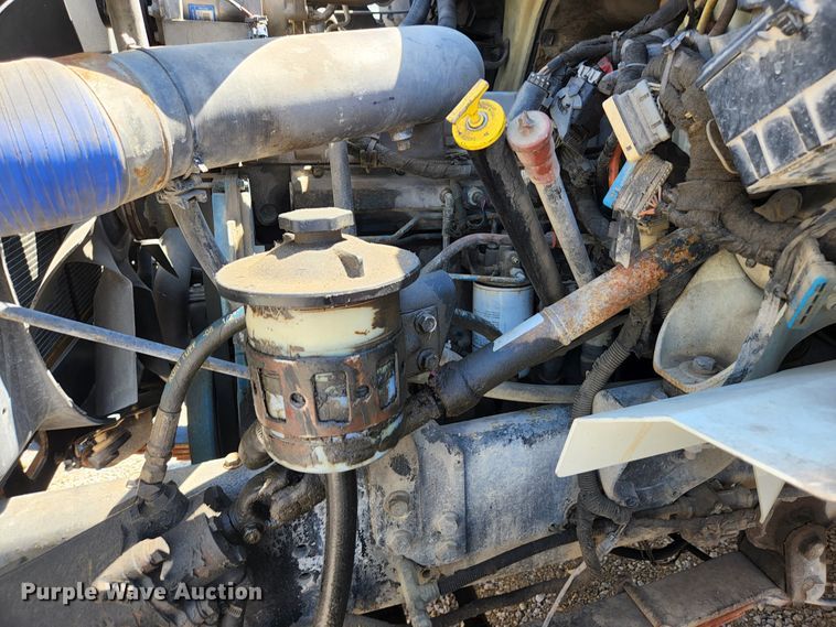 image for item HV9615 2003 International 7400  dump truck