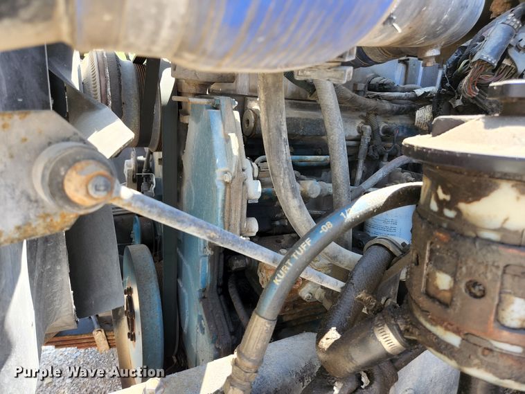 image for item HV9615 2003 International 7400  dump truck