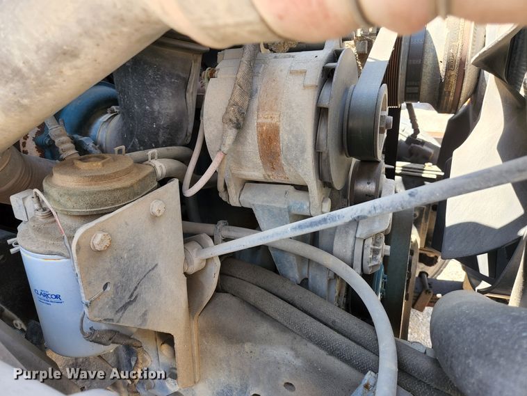 image for item HV9615 2003 International 7400  dump truck