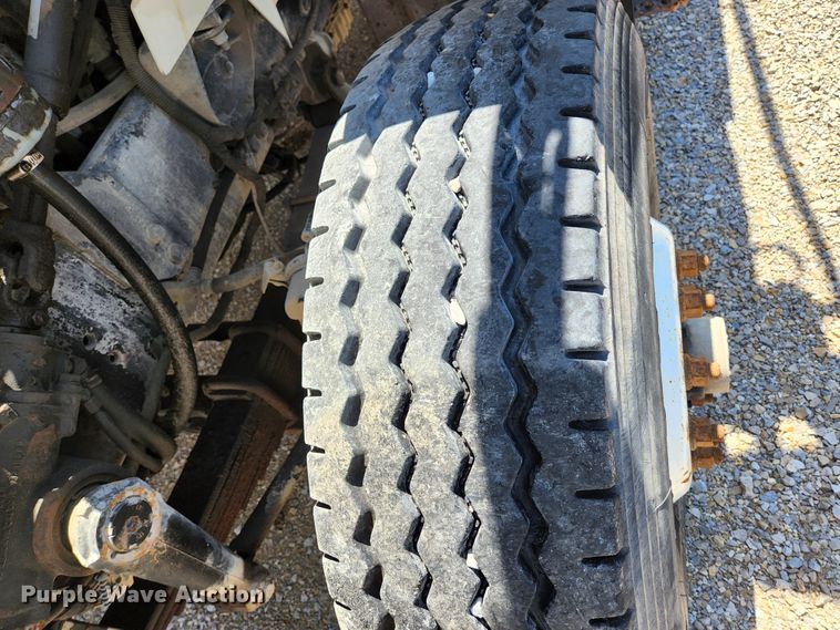 image for item HV9615 2003 International 7400  dump truck