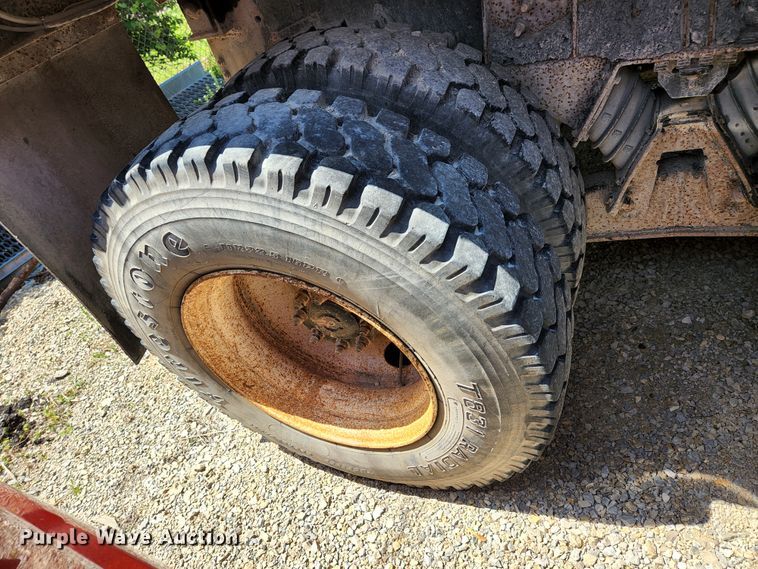 image for item HV9615 2003 International 7400  dump truck