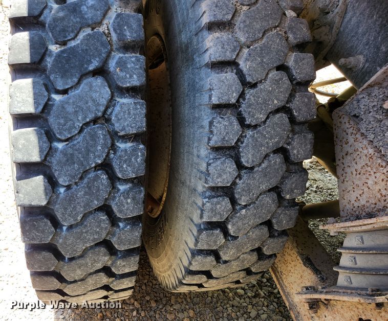 image for item HV9615 2003 International 7400  dump truck