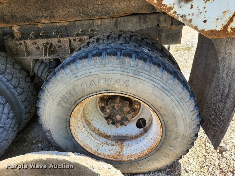 image for item HV9615 2003 International 7400  dump truck