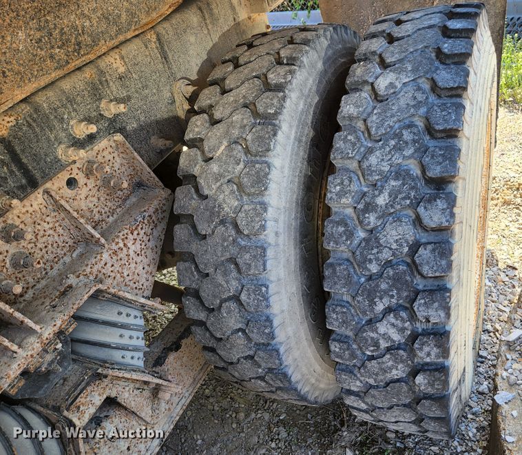 image for item HV9615 2003 International 7400  dump truck