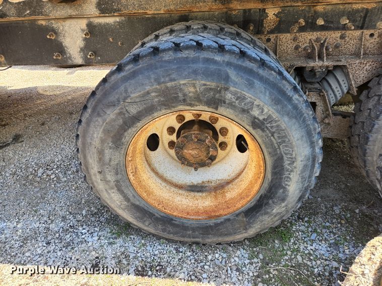 image for item HV9615 2003 International 7400  dump truck