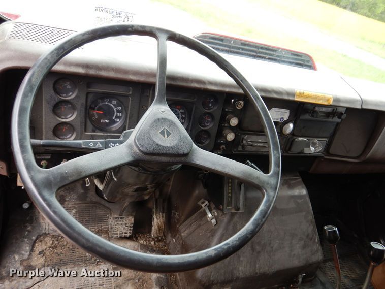 image for item IM9980 1989 International S1954  dump truck